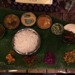 Kalpasi - タミルナードゥバナナリーフノンベジミールス