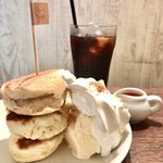 lamp - ホットケーキ 500円(税込)
生クリーム+アイスクリーム 200円(税込)
アイスコーヒー 300円(税込)セット価格