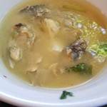 魚住 - 鯛あら汁(飲み進めると…)