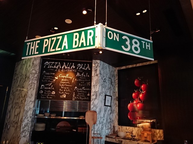 内観写真 : ザ ピッツァバー ON 38TH (THE PIZZA BAR ON 38TH) - 三越前/ピザ | 食べログ