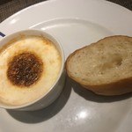 キャトルラパン - 海老のビスクにはバゲットが必須ですね