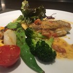 キャトルラパン - 鯛のポワレと彩りの夏野菜ですよ