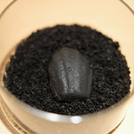 サンプリシテ - ランチコース 5940円 のブラックオリーブのマドレーヌ