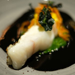 サンプリシテ - ランチコース 5940円 の五島林鮮魚店の平鱸と桜海老 アオリイカの内臓のスープ・ド・ポワソン