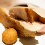 サンプリシテ - ランチコース 5940円 の福島産川俣シャモ 椎茸のメレンゲ 鮪節の赤ワインソース