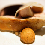 サンプリシテ - ランチコース 5940円 の福島産川俣シャモ 椎茸のメレンゲ 鮪節の赤ワインソース