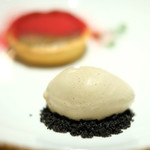 サンプリシテ - ランチコース 5940円 の丸久小山円のほうじ茶の温製フォンダンと冷製アイス