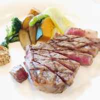 特選近江牛レストラン ティファニー - 近江牛ステーキ
                上品な量ながら、お肉の旨味がしっかり！