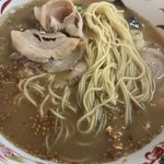 宝来軒 - 麺はこんな感じ。力強さがないんです。