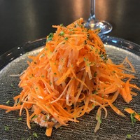 上野洋食遠山 - 人参とくるみのサラダ