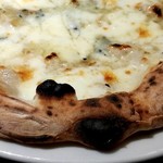 Pizzeria Bakka M'unica - 素晴らしいコルニチョーネ