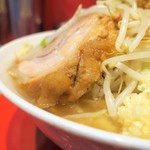 ラーメン二郎 - 豚の厚み