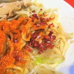 ラーメン二郎 - 粗挽き唐辛子投下～♪