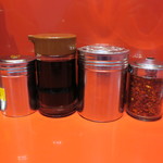 ラーメン二郎 - 卓上調味料