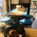 D'Angelo - Gastronomia Caffe - オシャレなテーブル席。