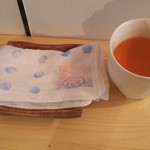 Kazaguruma Kajimaya - おしぼりとお茶
