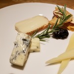 escravo - チーズの盛り合わせとドライフルーツ