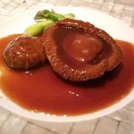 Duddell's - 南アフリカ三頭鮑の蒸しもの椎茸添え