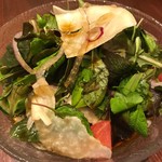 信州松本ヒカリヤ - 信州サラダそば。蕎麦と野菜の鮮度の良さが際立っています。