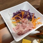 スーパーホテル Lohas博多駅 - サラダ ロースハムのマリネもあります。
      ドレッシングの種類も豊富