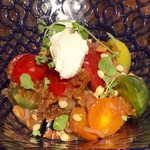 ブルーノート東京 - 木の実とトマト、チーズのそれぞれの異なる食感が楽しい。