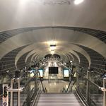 Royal Silk Lounge - Eコンコース。このデザインは外から見た方が圧巻