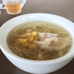 ブッフェ エクスブルー - 塩ラーメン。
      器が小さくなっただけでなく（以下自粛）