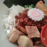 麺の極 はなみち - 辛鰹まぜそば（アップ）