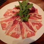 ラ ボッテガ デル オーリオ - ハモンイベリコ・ベジョータ骨付き原木生ハム