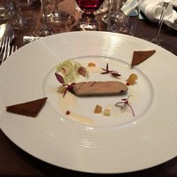 RISTORANTE OZIO - カフェ風味のフォアグラテリーヌ 桃のソースとパンドエピス 小さなサラダ添え