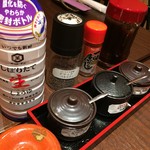 とんかつ檍 - 卓上の味変小道具