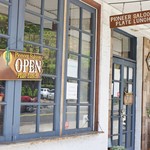 Pioneer Saloon - 外観