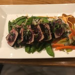 Tommy Bahama Restaurant, Bar & Store - マグロのロースト