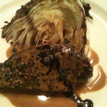 マザー・グース - ディナーコース5750円：ステーキ（黒胡椒ソース。焼き加減が絶妙でとても甘い焼キャベツ）