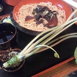 郷土料理 美よし - 天城そば1350円。天城名産のわさびが葉つきで１本。椎茸の煮付けがのった手打ちのお蕎麦。