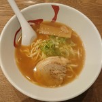 らーめん 柊 - しょうゆは中太麺が印象的