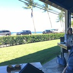 Haleiwa Beach House - テラスに近い席