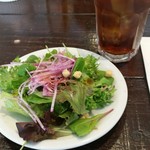 ラ フィーリア デル プレジデンテ - ランチのサラダとアイスコーヒー