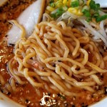 貝だしラーメン黒船 - 辛い味噌ラーメンの麺