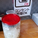 貝だしラーメン黒船 - 刻み玉葱と充電は無料