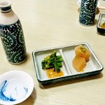 彦右ェ門和食すし - 料理写真:彦右ェ門和食すし＠鶴岡　晩酌セットの熱燗（大山）とお通し（えご、菜の花）