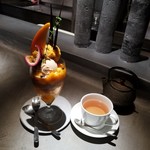 PATISSERIE ASAKO IWAYANAGI - パルフェビジュー マング 〜紅茶のジェラートとともに〜とローズヒップティーのホット