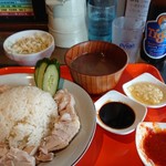 堀内チキンライス - 海南鶏飯 with Tiger Beer