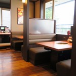 安楽亭 - 店内の様子。