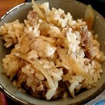 茶亭　椿 - 牛肉とごぼうと生姜の混ぜご飯のアップ