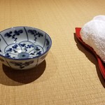 Nanzenji Hyoutei - 香煎茶、瓢箪の形をしたおしぼり受け