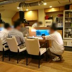 焼肉 グルマンズいとう - 店内カウンター5席側