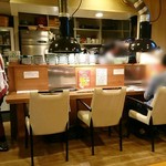 焼肉 グルマンズいとう - 店内カウンター4席側