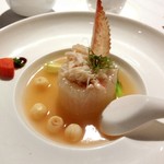 SUN TUNG LOK CHINESE CUISINE - 北海道産タラバ蟹脚とトウガンの蒸し