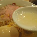 麦と麺助 - 味玉イリコそばスープ